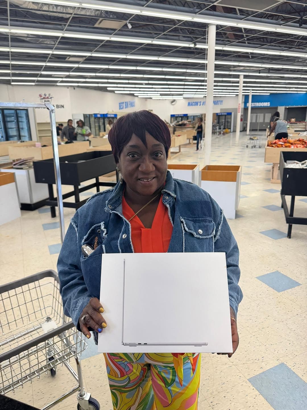 🎉 BIG WIN at Bargain Bin! One of our awesome customers just scored a MacBook Air straight from the bins! 💻🔥 You never know what treasures you’ll uncover — every dig could be your lucky find! 🛍️💰
#BargainBin #MacbookAir #LuckyFind #TreasureHunt #BinStoreFinds #BargainHunter #DealOfTheDay #MaconGA #ShopLocal #BargainShopping #CrazyDeals #YouNeverKnowWhatYoullFind