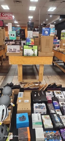 Inside El Remate Discount - bin store floor view