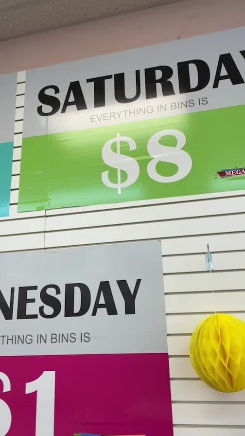 Inside Mega Deals Ofertas - bin store floor view
