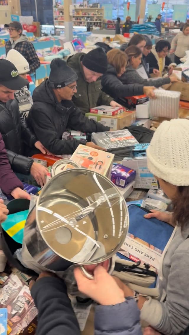 Inside Super Black Friday & Crazy Deals - bin store floor view